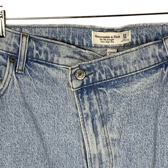 A & F 90s Straight Ultra High Rise Light Wash Curve Love Jeans Sz 18 - Picture 3 of 5